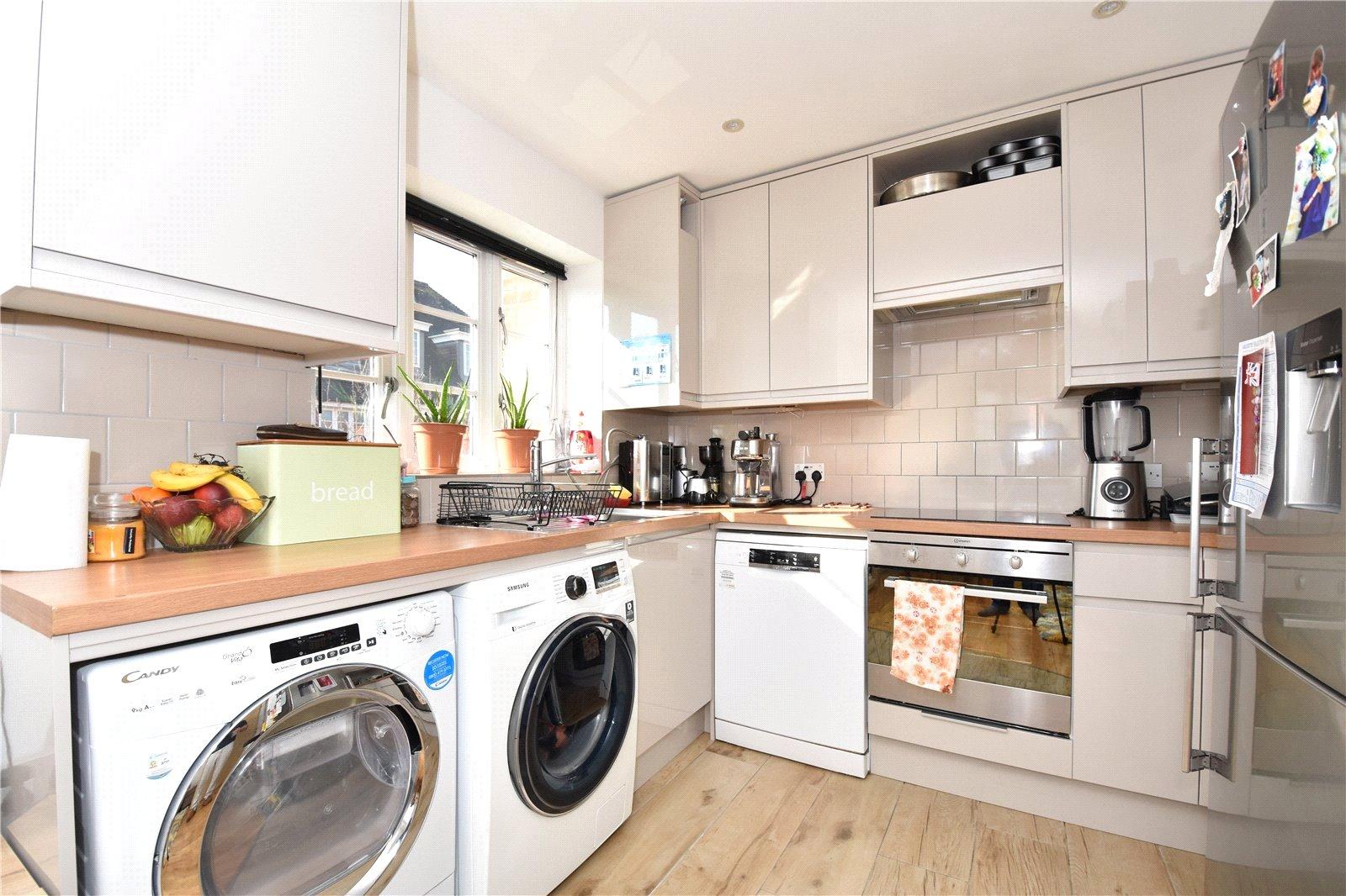 2 bedroom property for sale in Hextable | Robinson Jackson