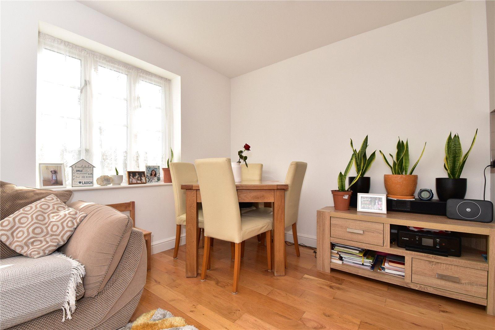2 bedroom property for sale in Hextable | Robinson Jackson