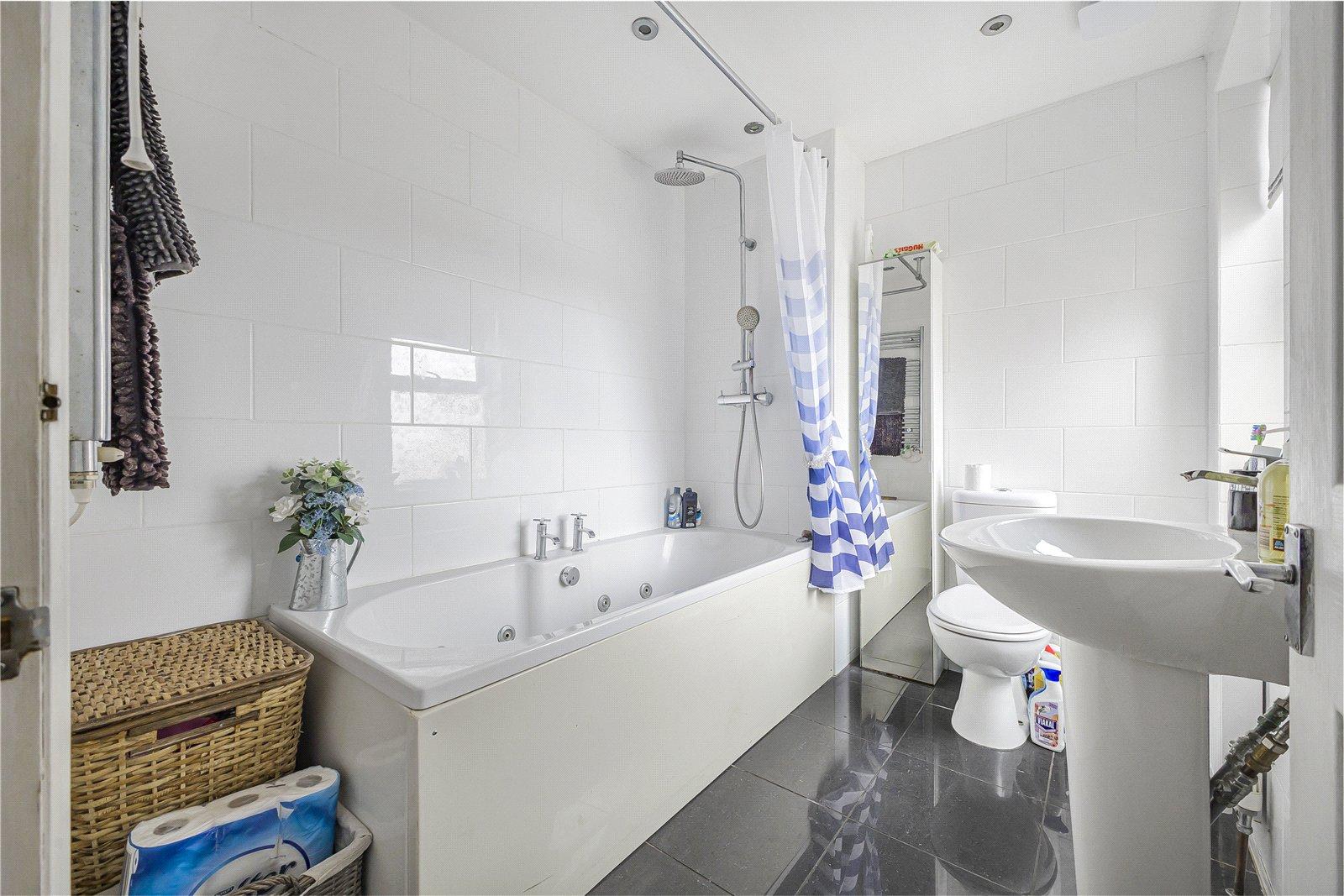 3 bedroom house for sale in Hextable | Robinson Jackson