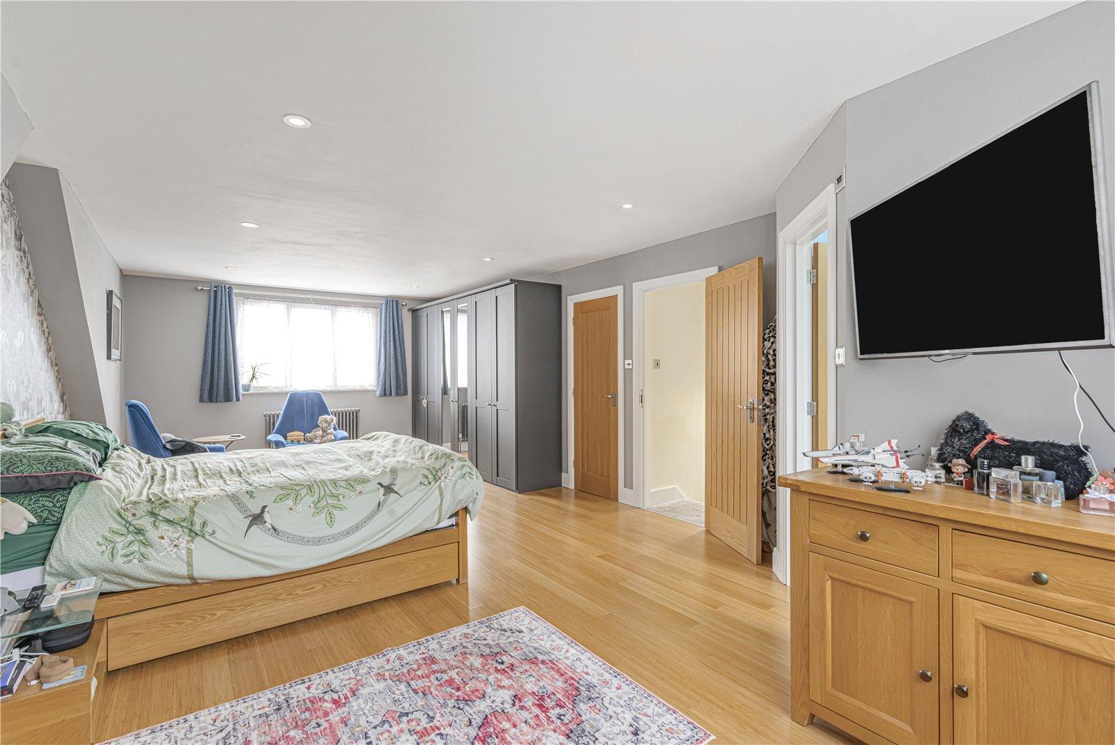 4 bedroom bungalow for sale in Hextable | Robinson Jackson
