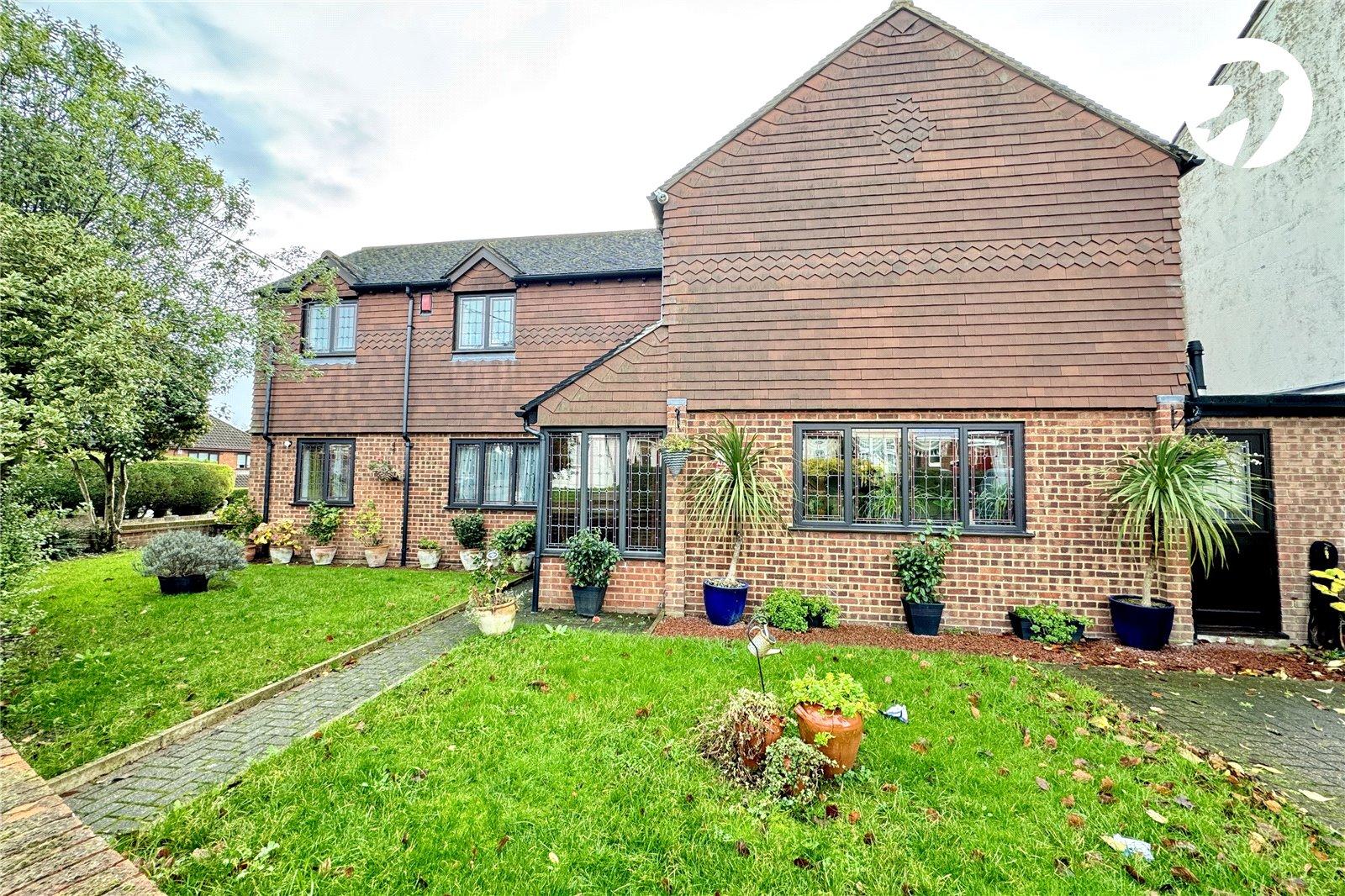 5 bedroom house for sale in Hextable | Robinson Jackson