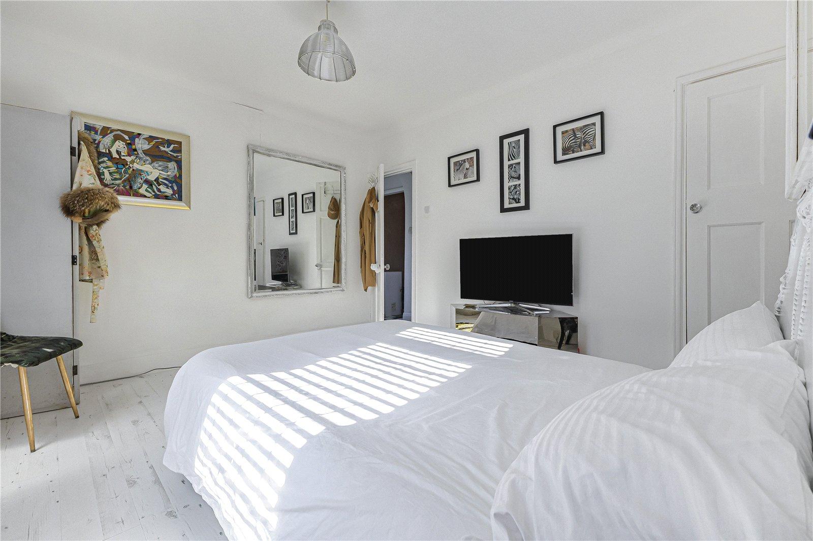 3 bedroom house for sale in Leydenhatch Lane | Robinson Jackson