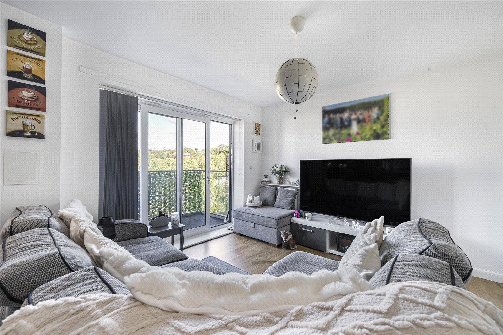 2 bedroom property for sale in Greenhithe | Robinson Jackson