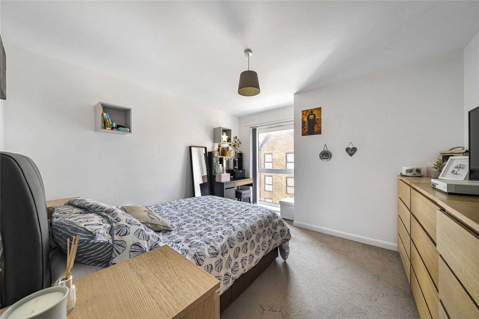 2 bedroom property for sale in Greenhithe | Robinson Jackson