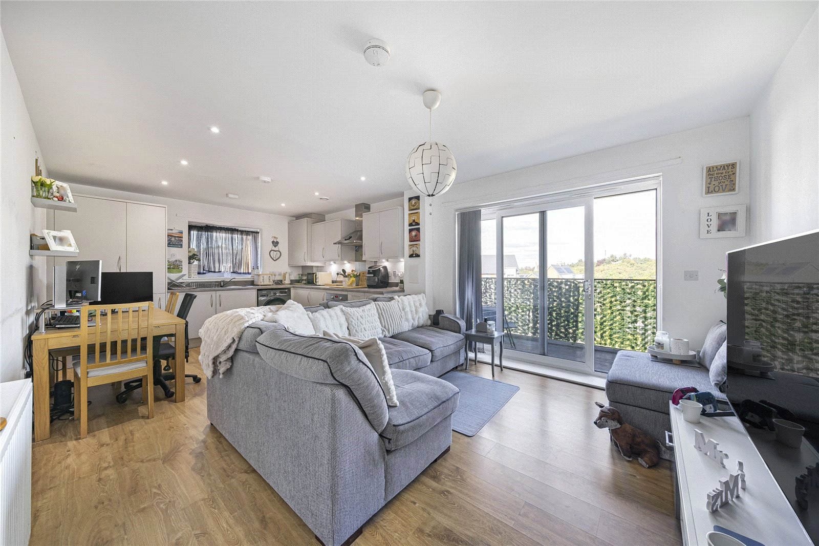 2 bedroom property for sale in Greenhithe | Robinson Jackson