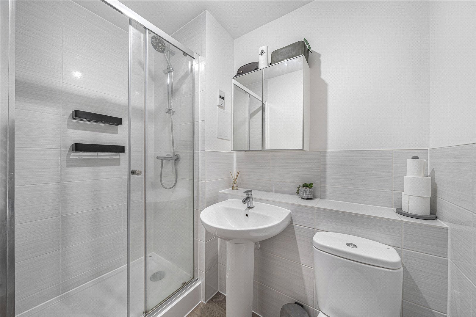 2 bedroom property for sale in Greenhithe | Robinson Jackson