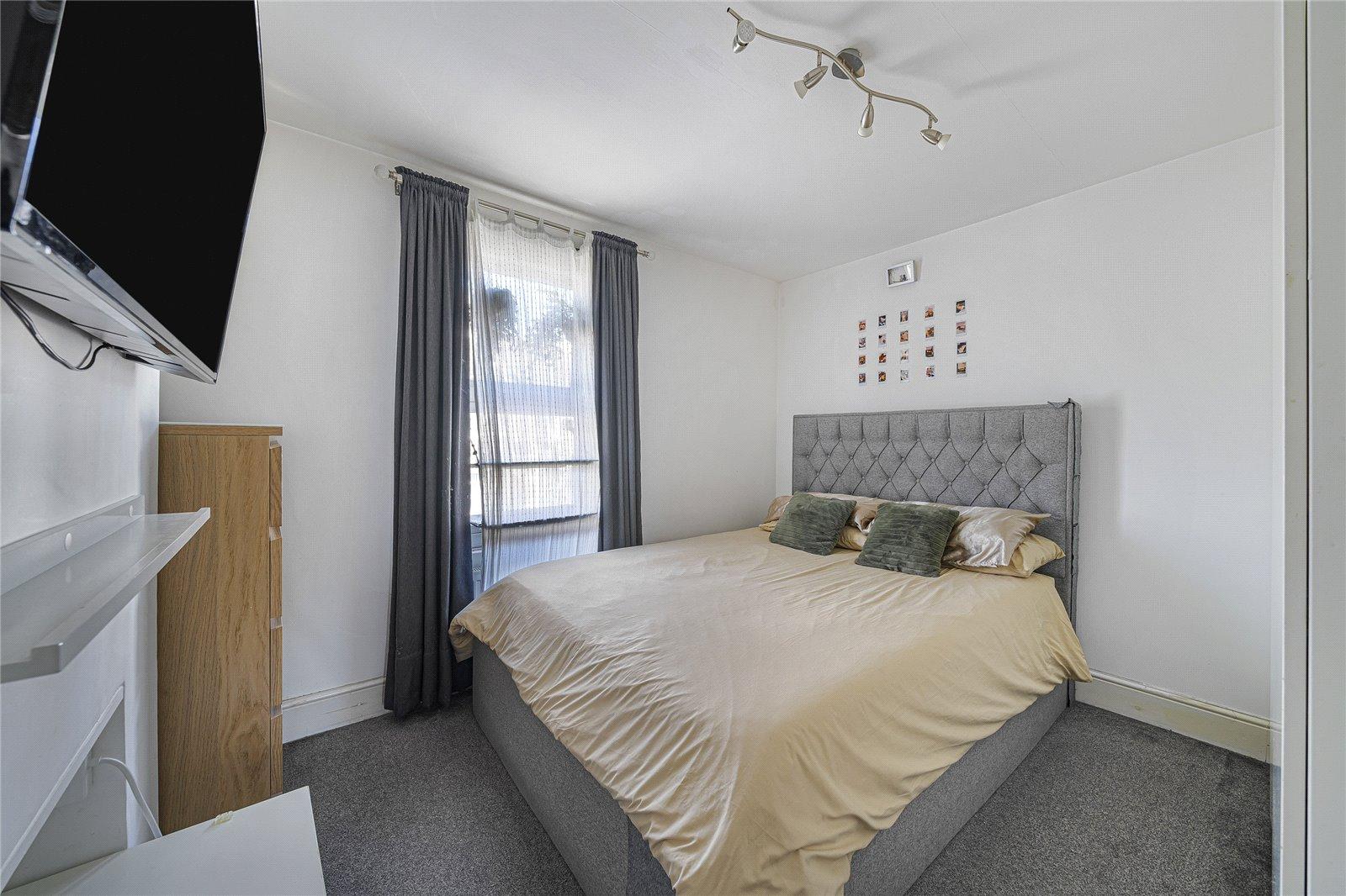 2 bedroom house for sale in Swanscombe | Robinson Jackson