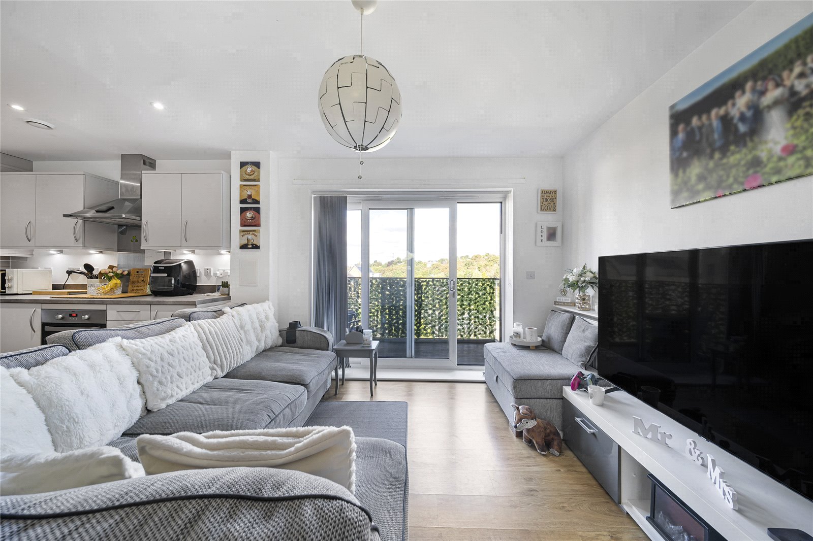 2 bedroom property for sale in Greenhithe | Robinson Jackson