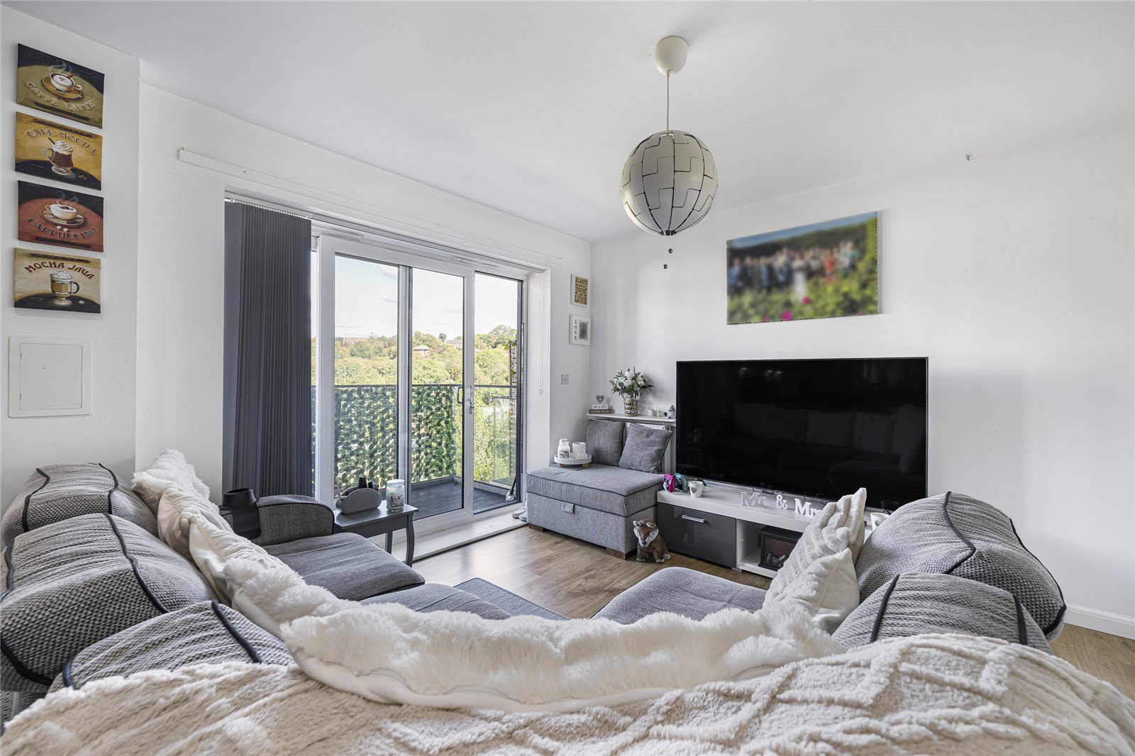 2 bedroom property for sale in Greenhithe | Robinson Jackson