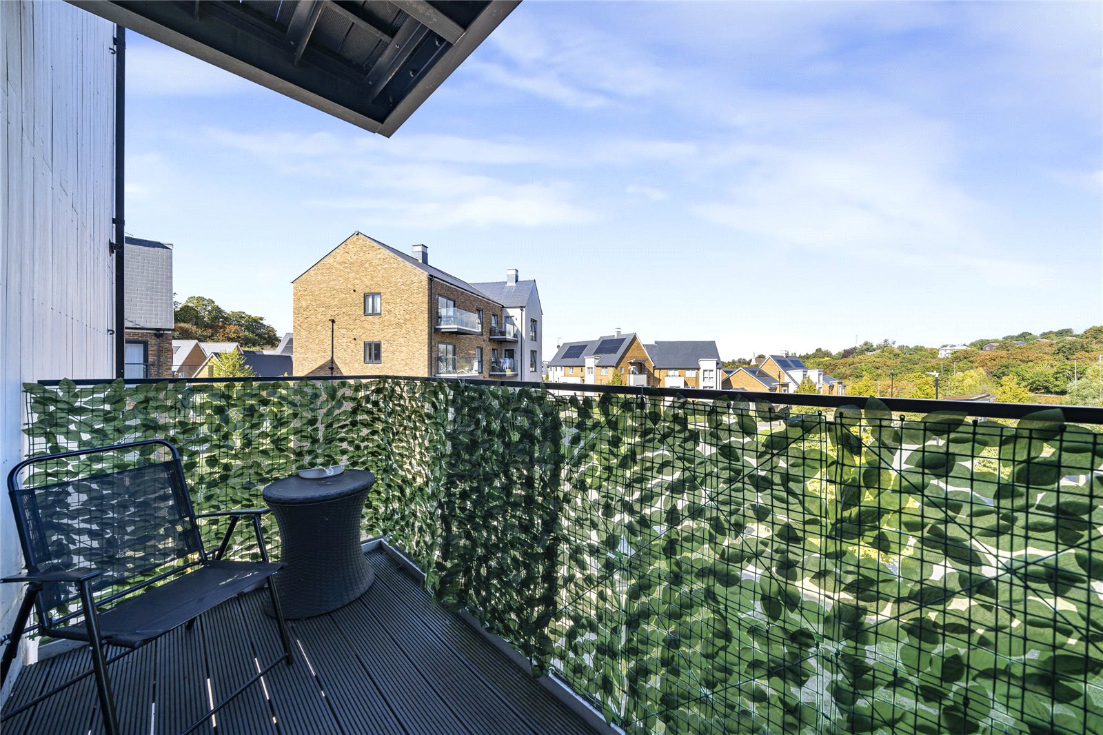 2 bedroom property for sale in Greenhithe | Robinson Jackson