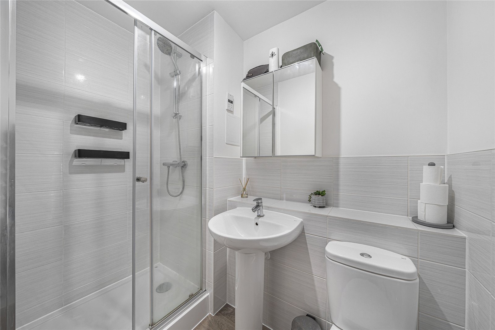2 bedroom property for sale in Greenhithe | Robinson Jackson