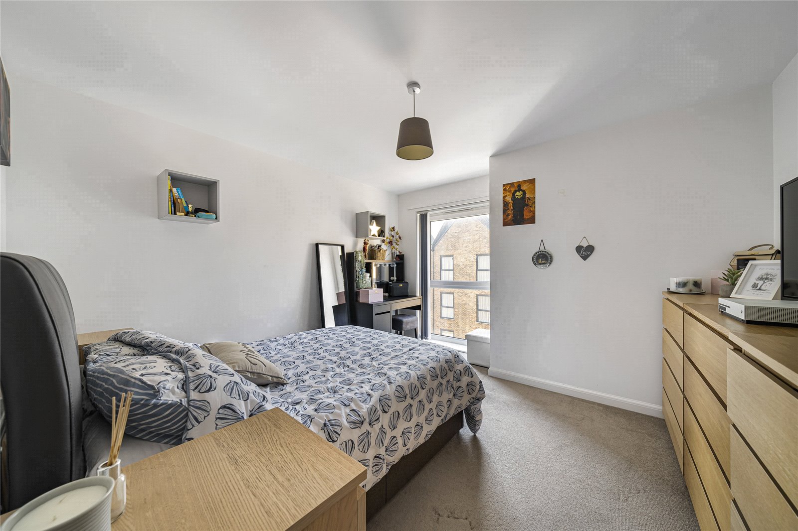 2 bedroom property for sale in Greenhithe | Robinson Jackson