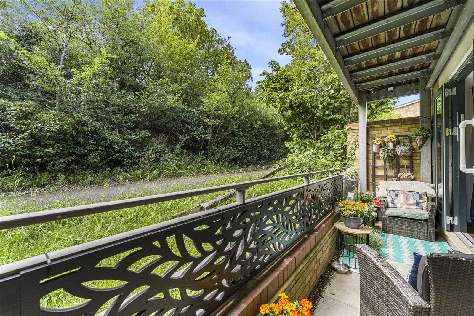 2 bedroom property for sale in Greenhithe | Robinson Jackson