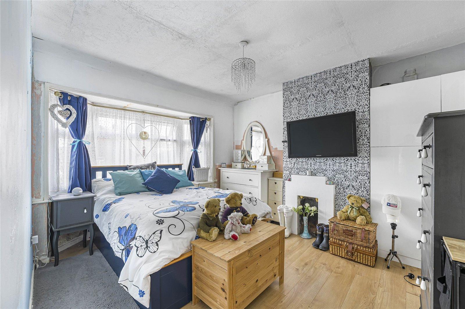 3 bedroom house for sale in Swanscombe | Robinson Jackson