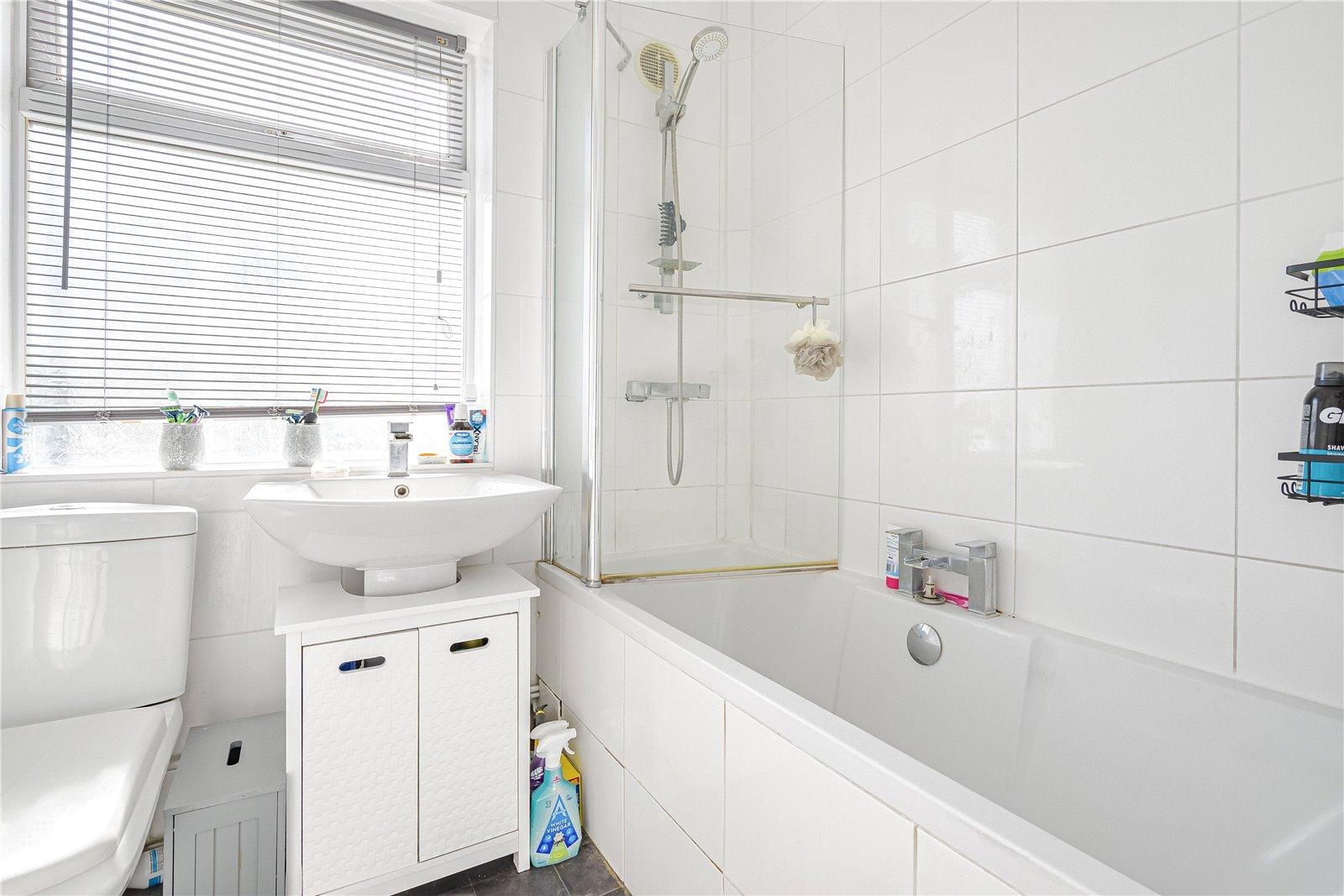 2 bedroom property for sale in Greenhithe | Robinson Jackson