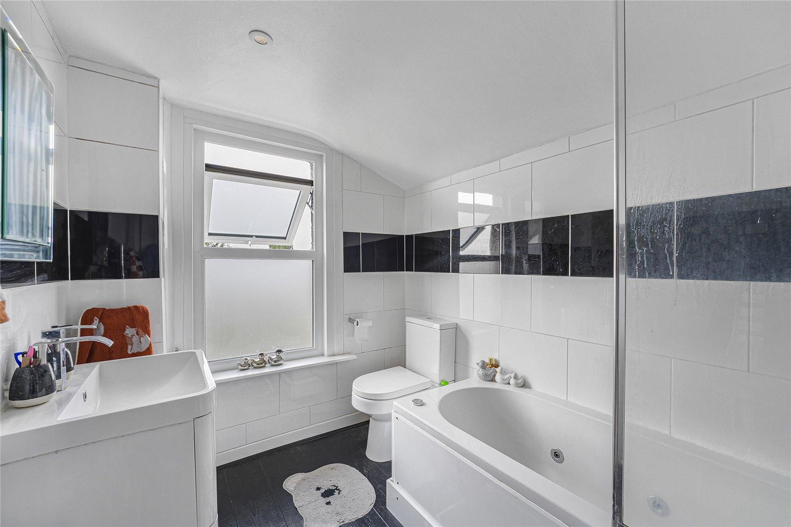 2 bedroom house for sale in Greenhithe | Robinson Jackson
