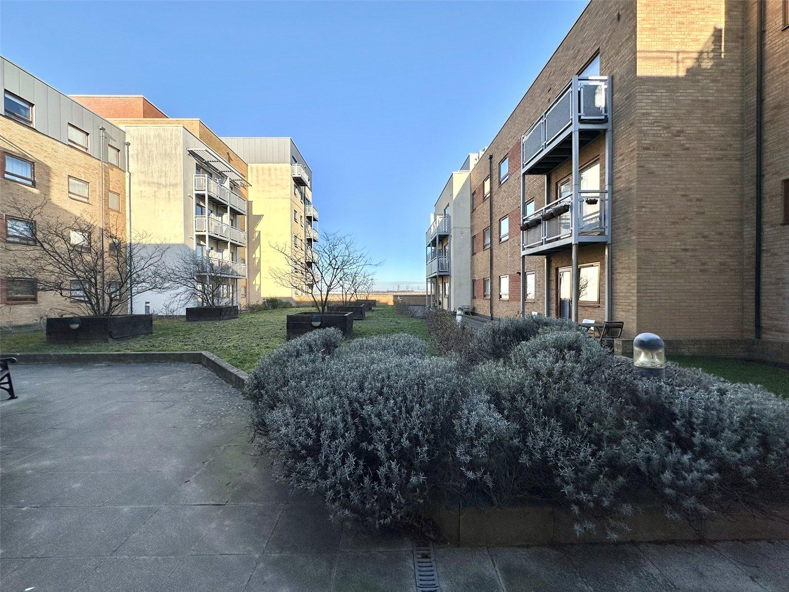2 bedroom property for sale in Greenhithe | Robinson Jackson