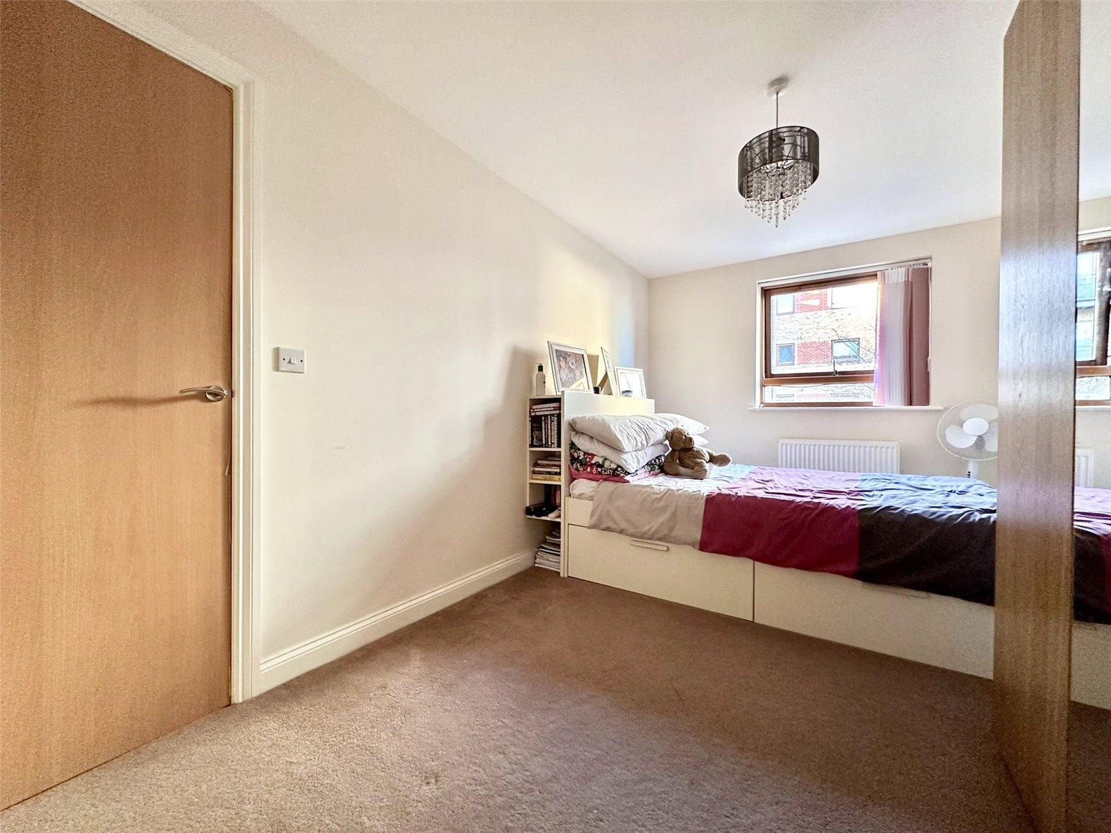 2 bedroom property for sale in Greenhithe | Robinson Jackson
