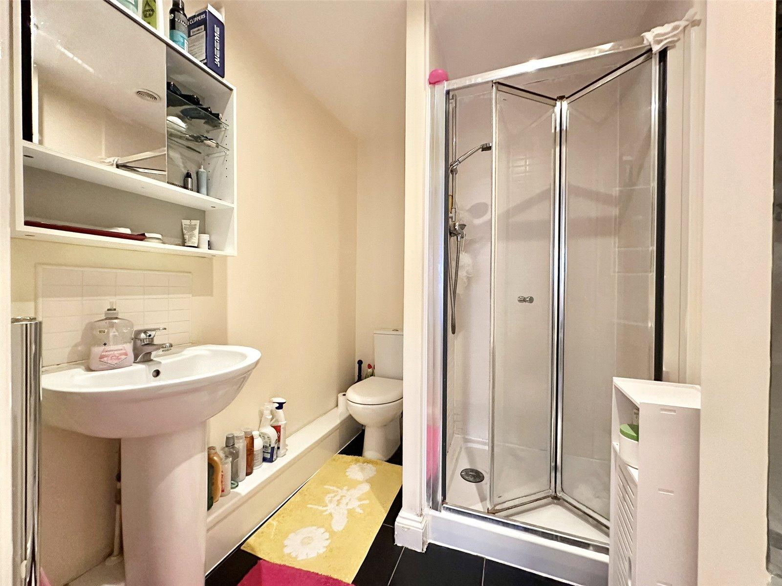 2 bedroom property for sale in Greenhithe | Robinson Jackson