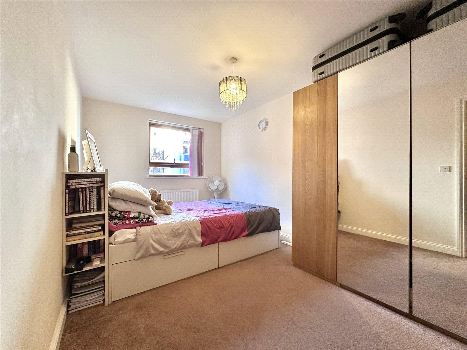 2 bedroom property for sale in Greenhithe | Robinson Jackson