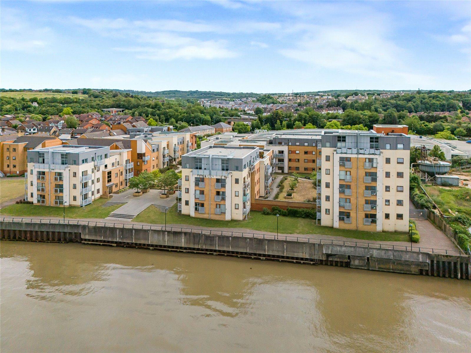 2 bedroom property for sale in Greenhithe | Robinson Jackson