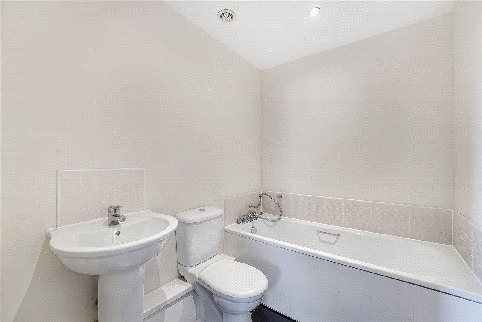 2 bedroom property for sale in Greenhithe | Robinson Jackson