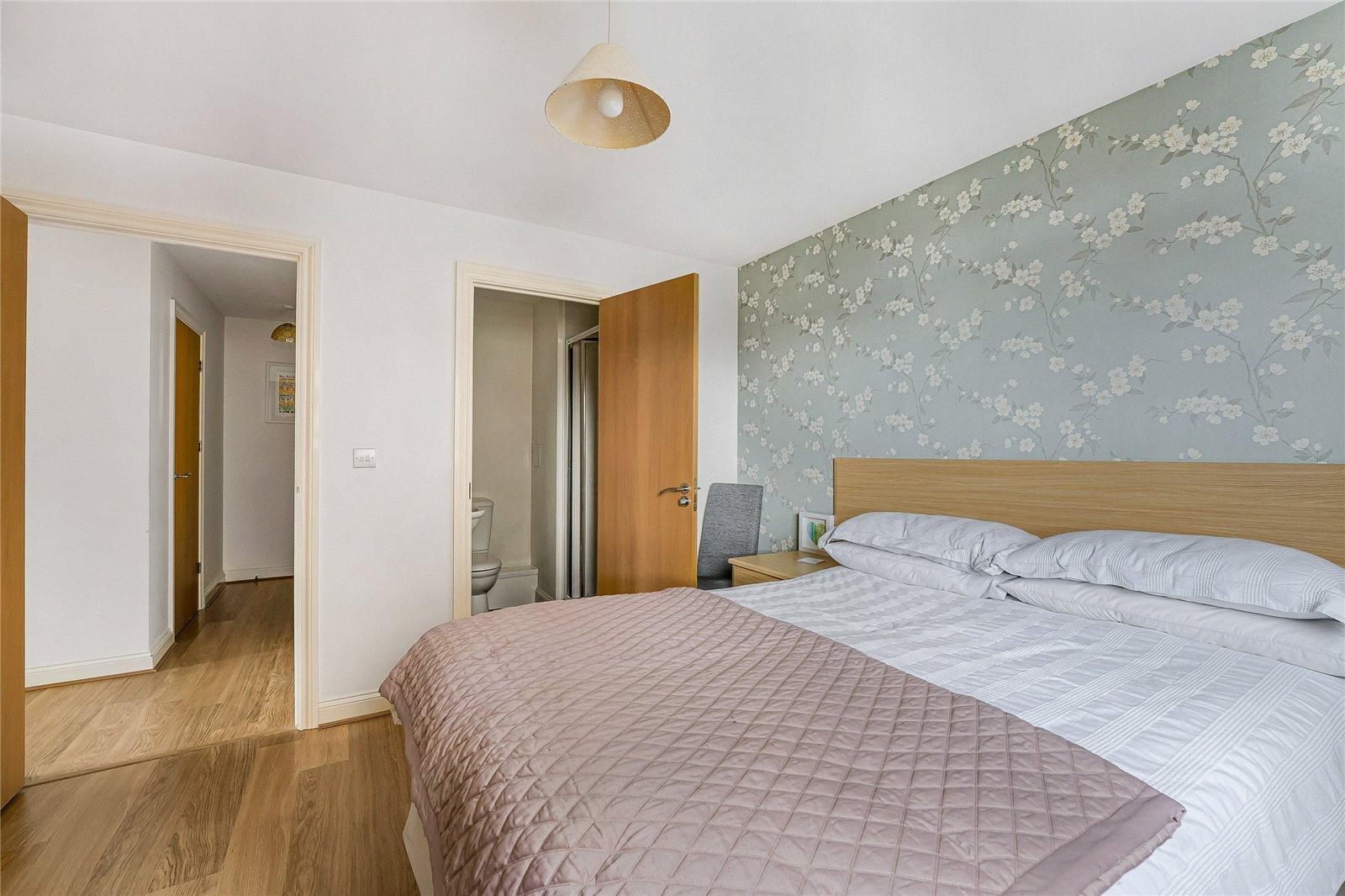 2 bedroom property for sale in Greenhithe | Robinson Jackson