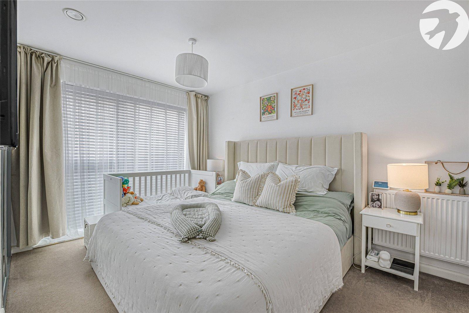 2 bedroom property for sale in Greenhithe | Robinson Jackson
