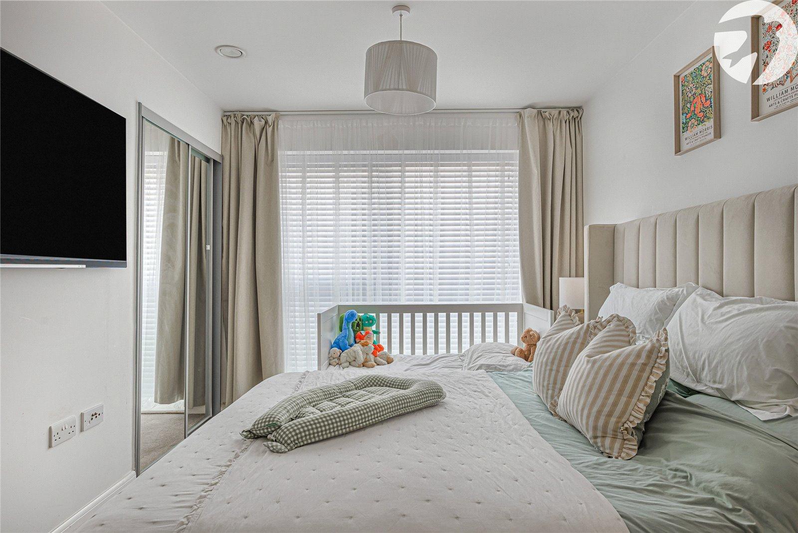 2 bedroom property for sale in Greenhithe | Robinson Jackson