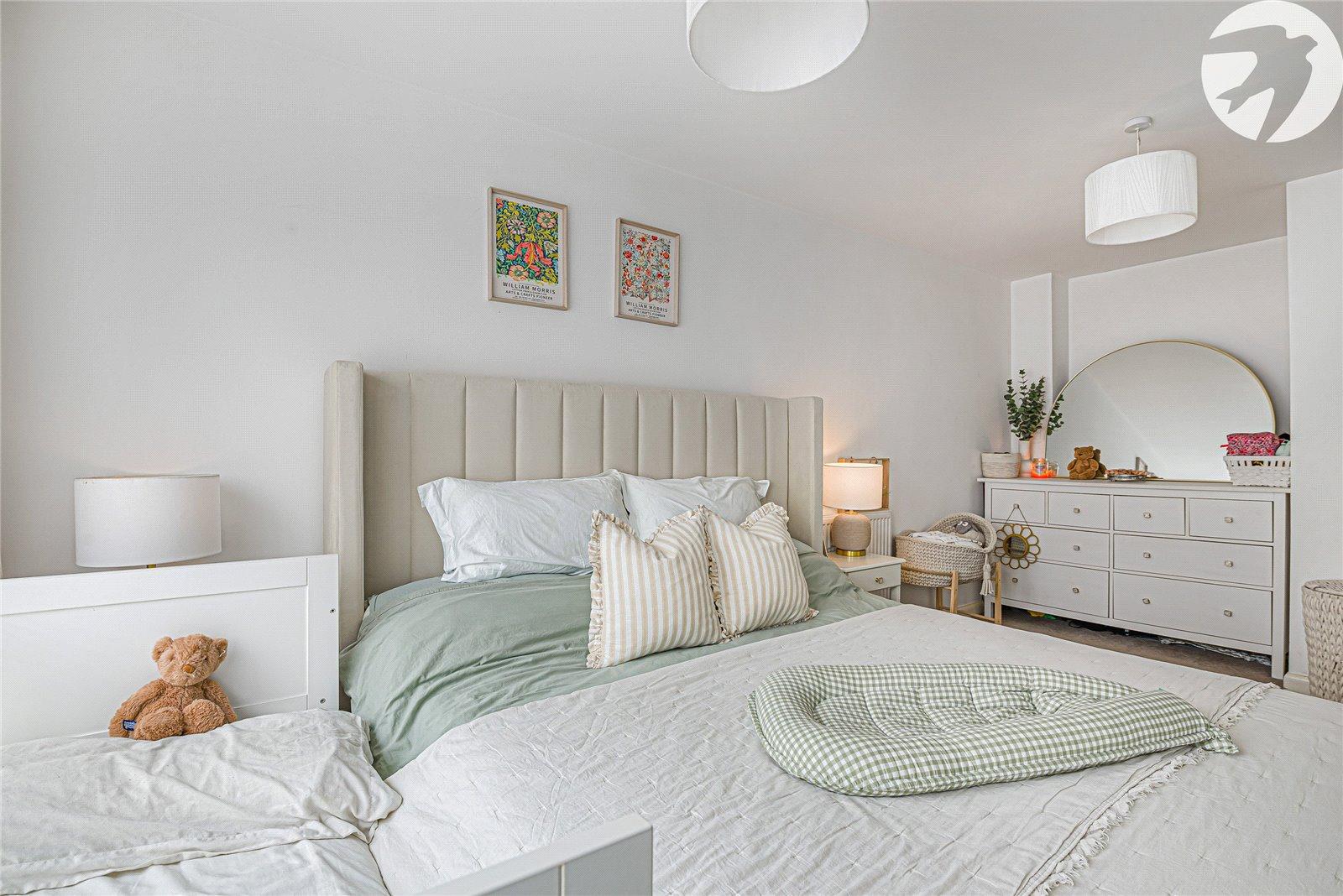 2 bedroom property for sale in Greenhithe | Robinson Jackson