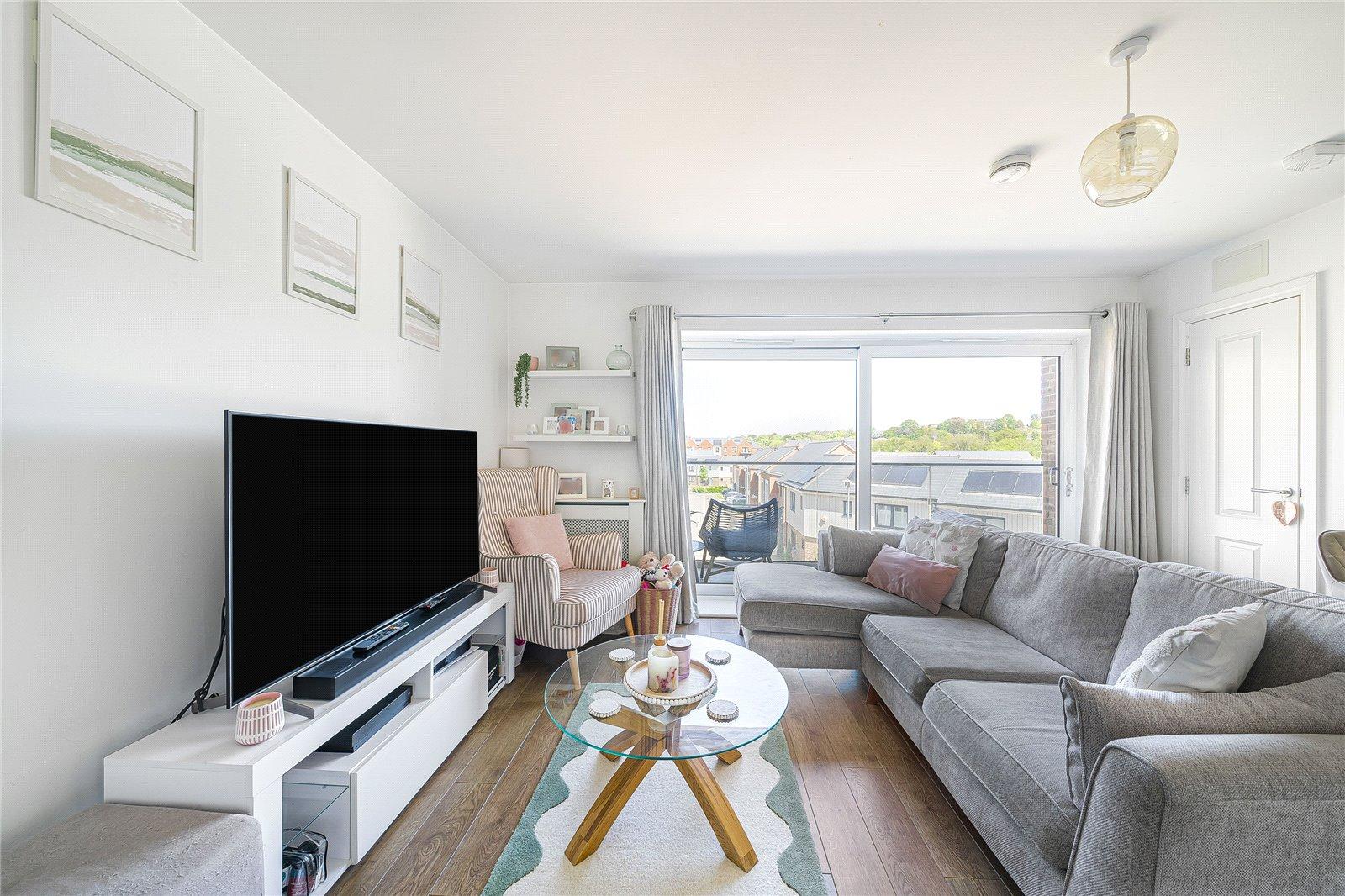 2 bedroom property for sale in Greenhithe | Robinson Jackson