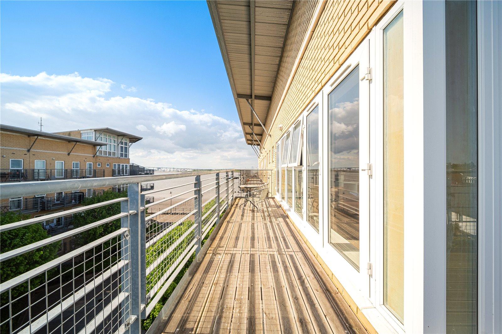 2 bedroom property for sale in Greenhithe | Robinson Jackson