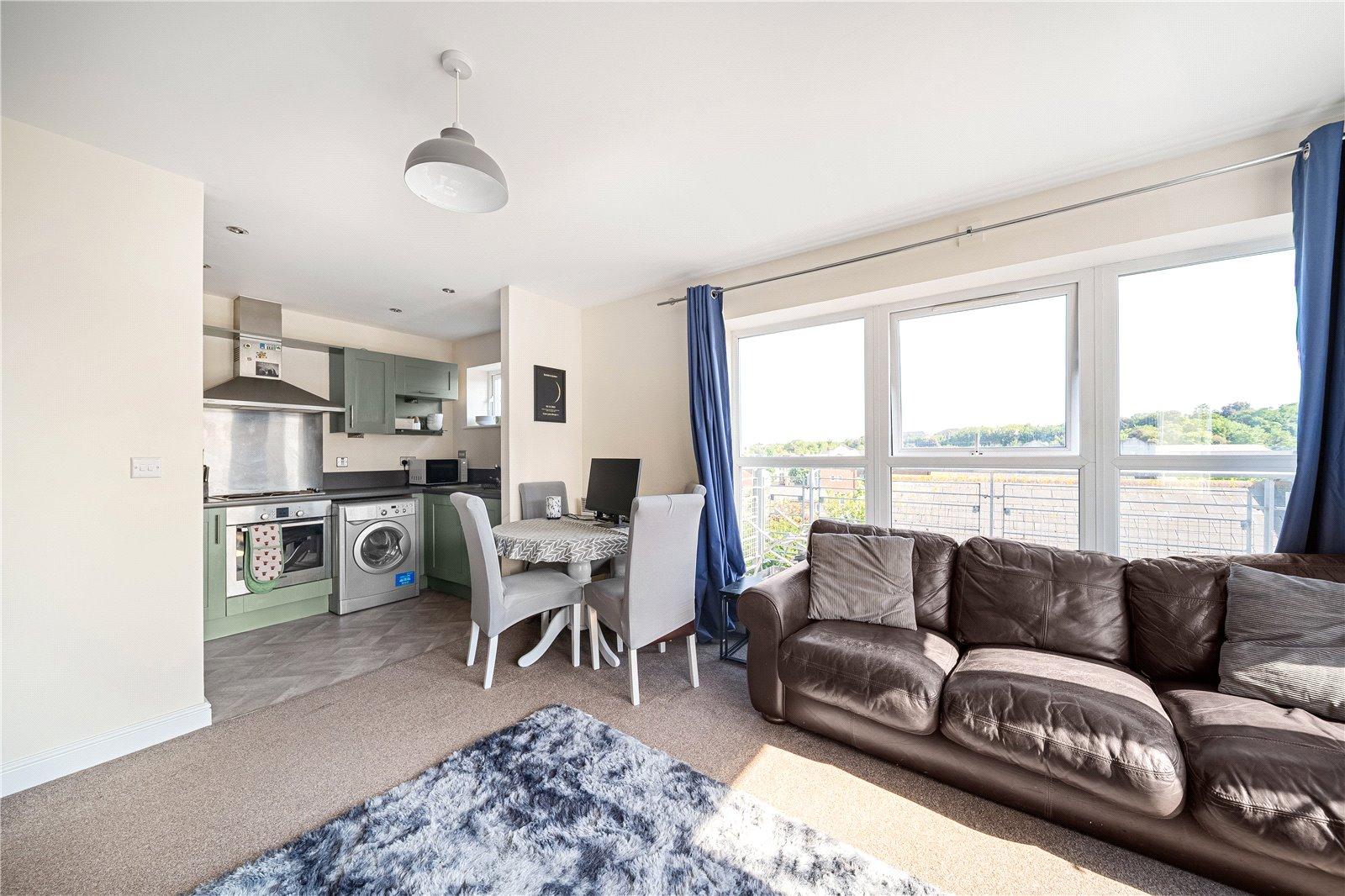 2 bedroom property for sale in Greenhithe | Robinson Jackson