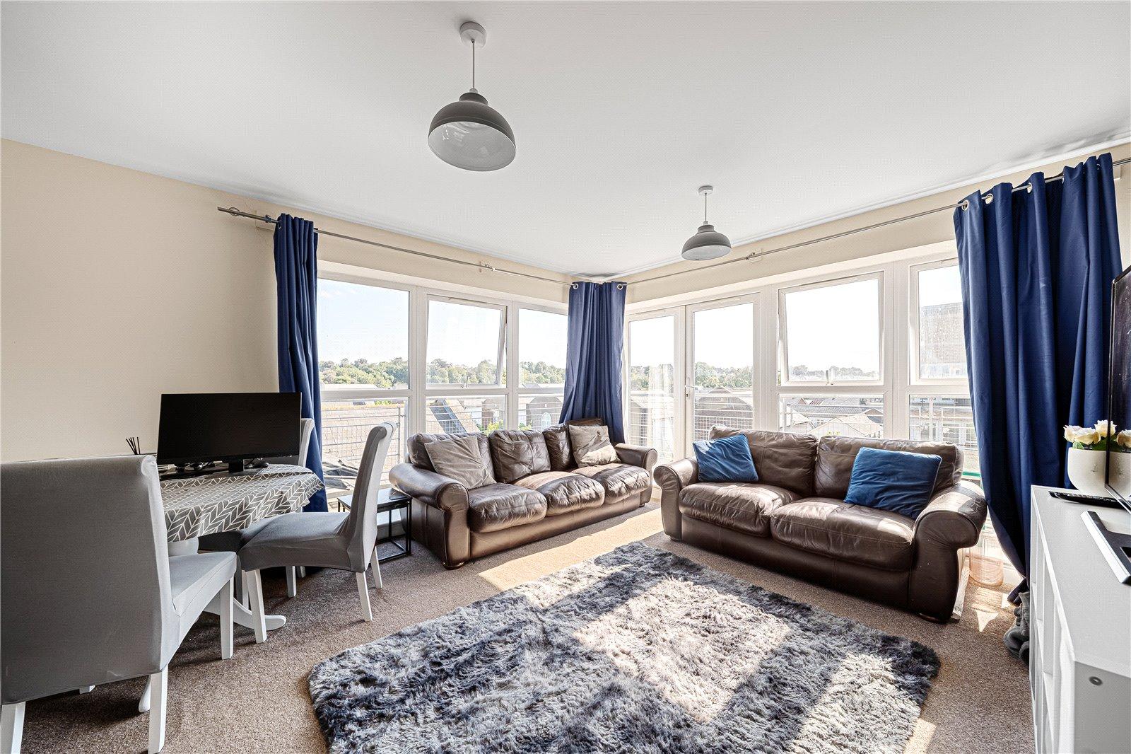 2 bedroom property for sale in Greenhithe | Robinson Jackson
