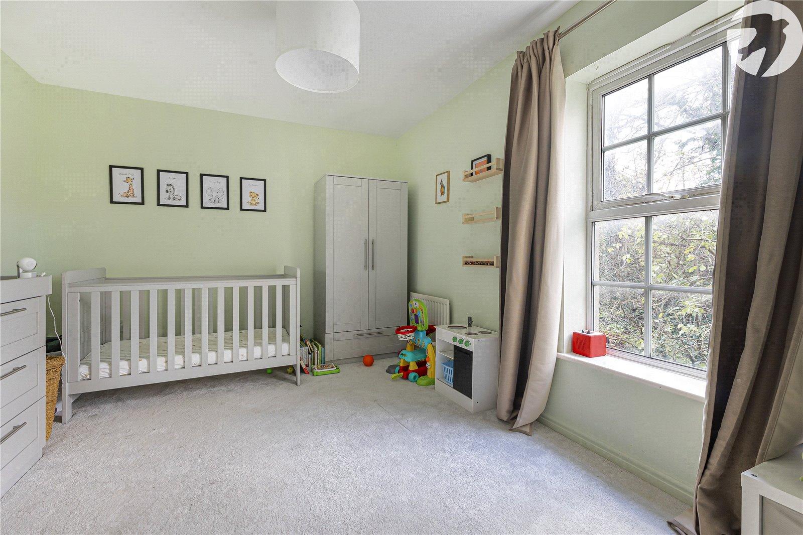 2 bedroom property for sale in Greenhithe | Robinson Jackson