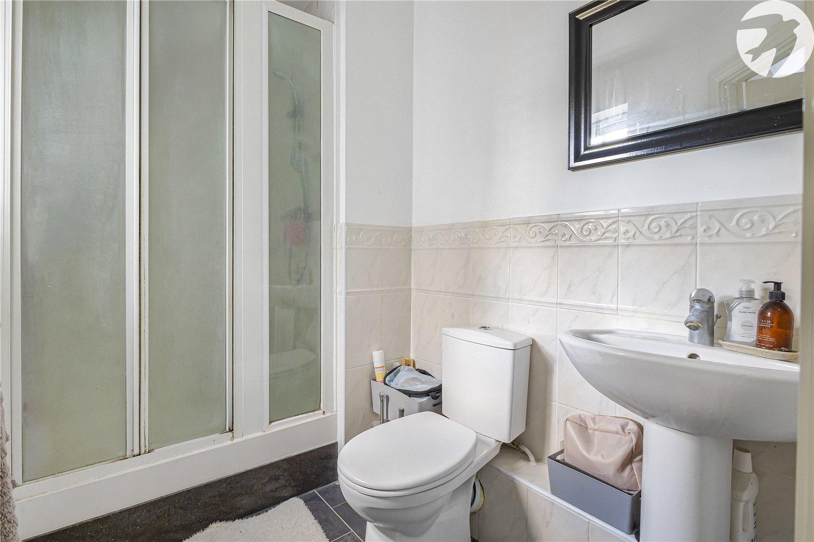 2 bedroom property for sale in Greenhithe | Robinson Jackson