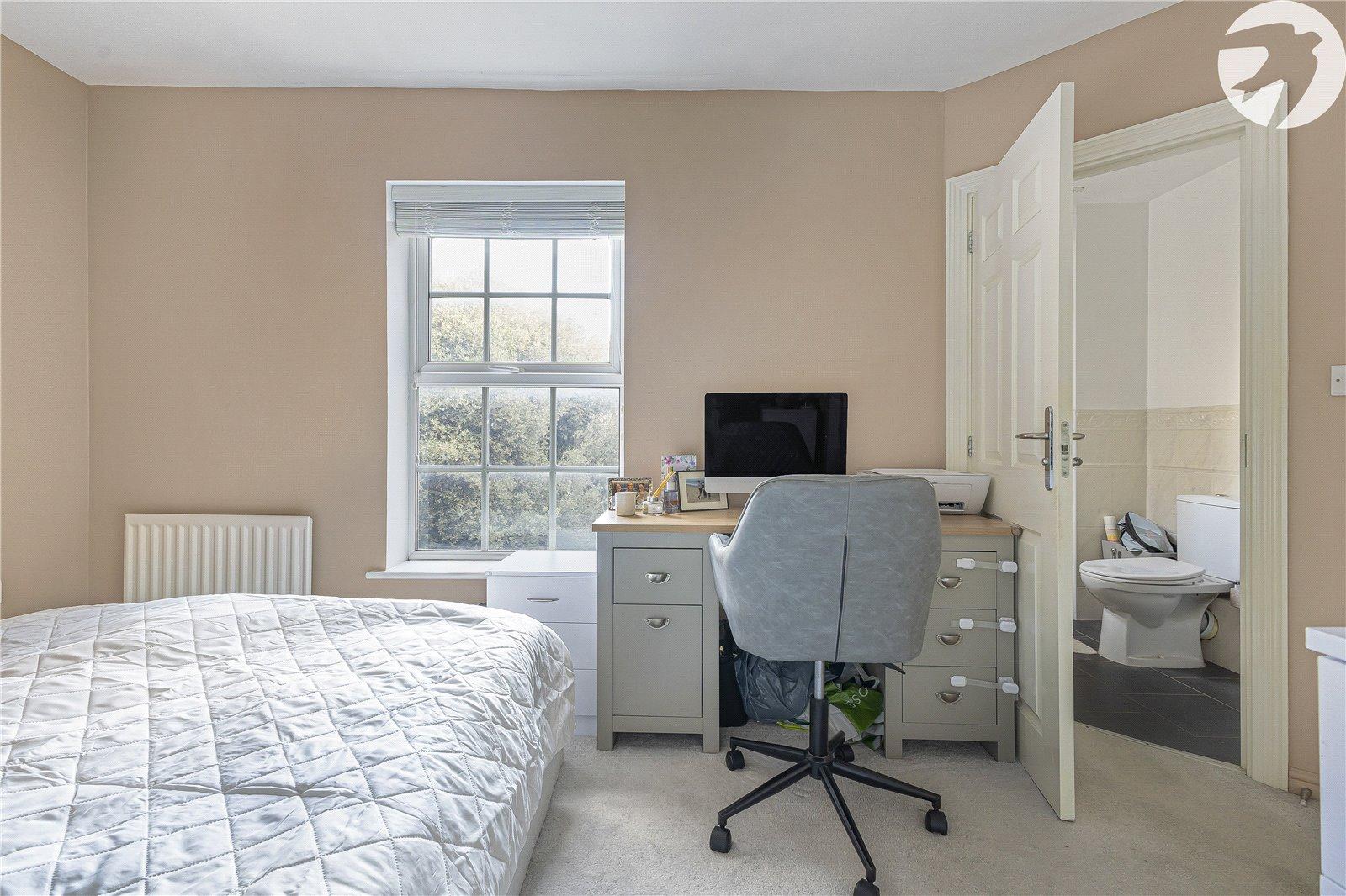 2 bedroom property for sale in Greenhithe | Robinson Jackson