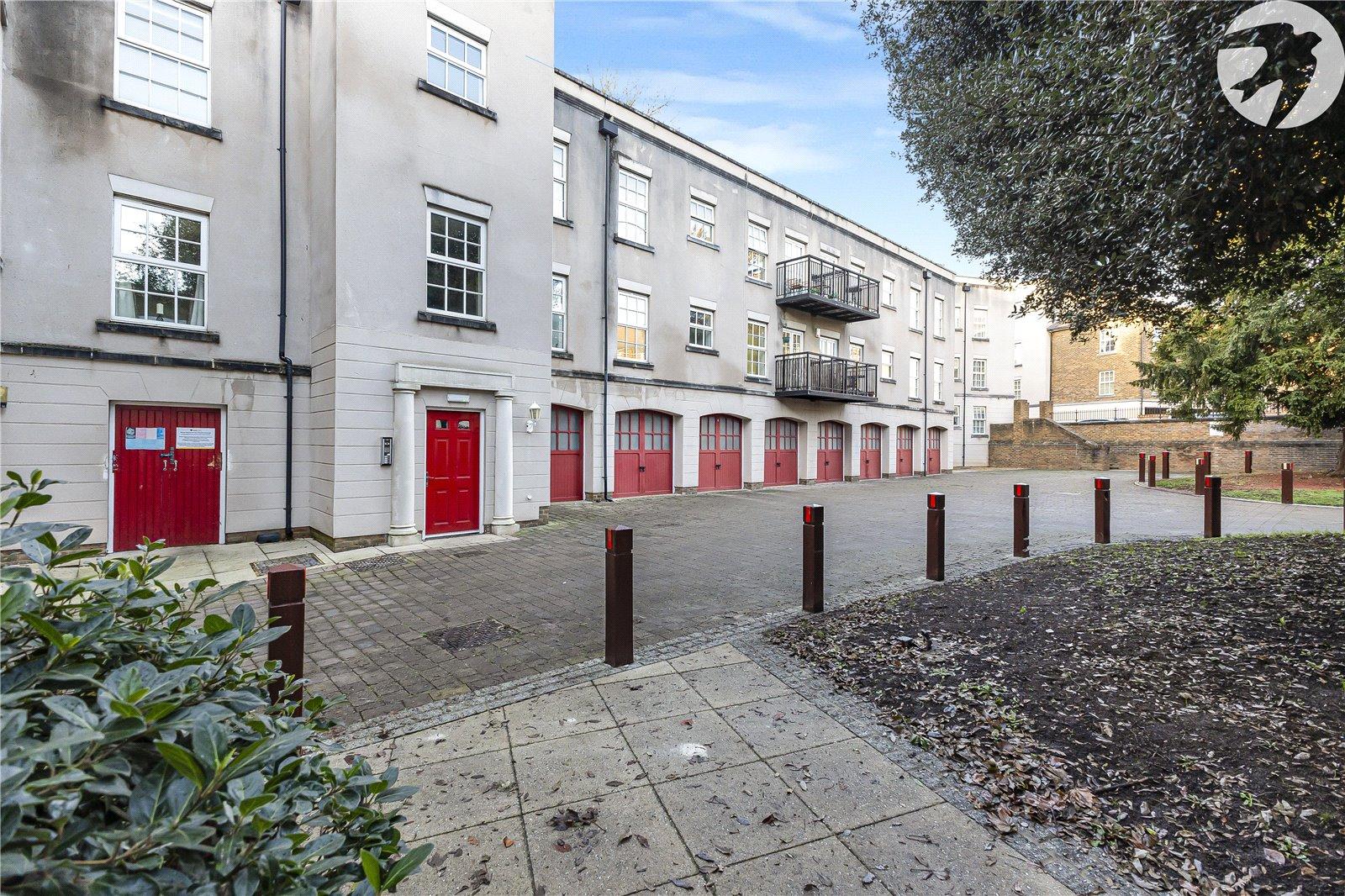 2 bedroom property for sale in Greenhithe | Robinson Jackson