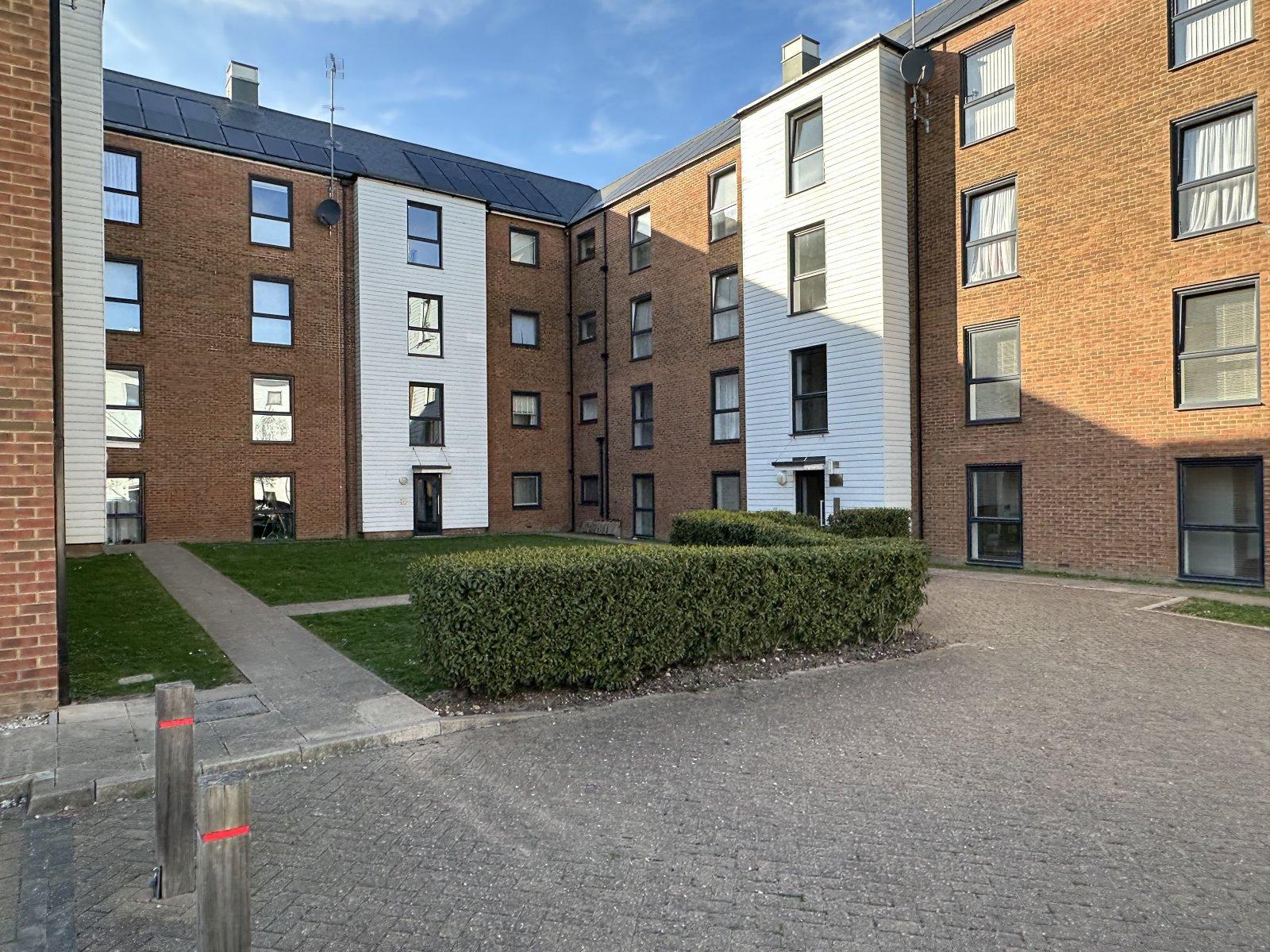 2 bedroom property for sale in Greenhithe | Robinson Jackson