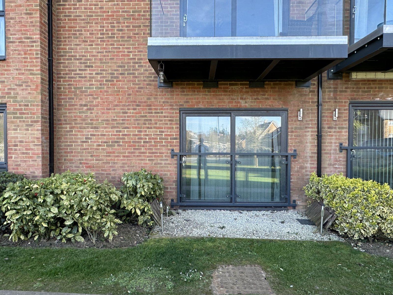 2 bedroom property for sale in Greenhithe | Robinson Jackson
