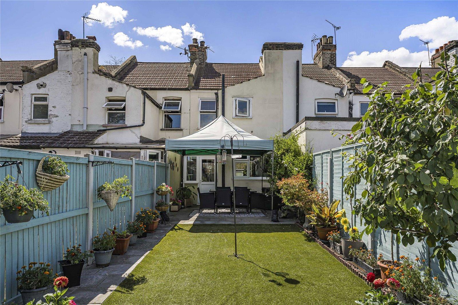 2 bedroom house for sale in Swanscombe | Robinson Jackson