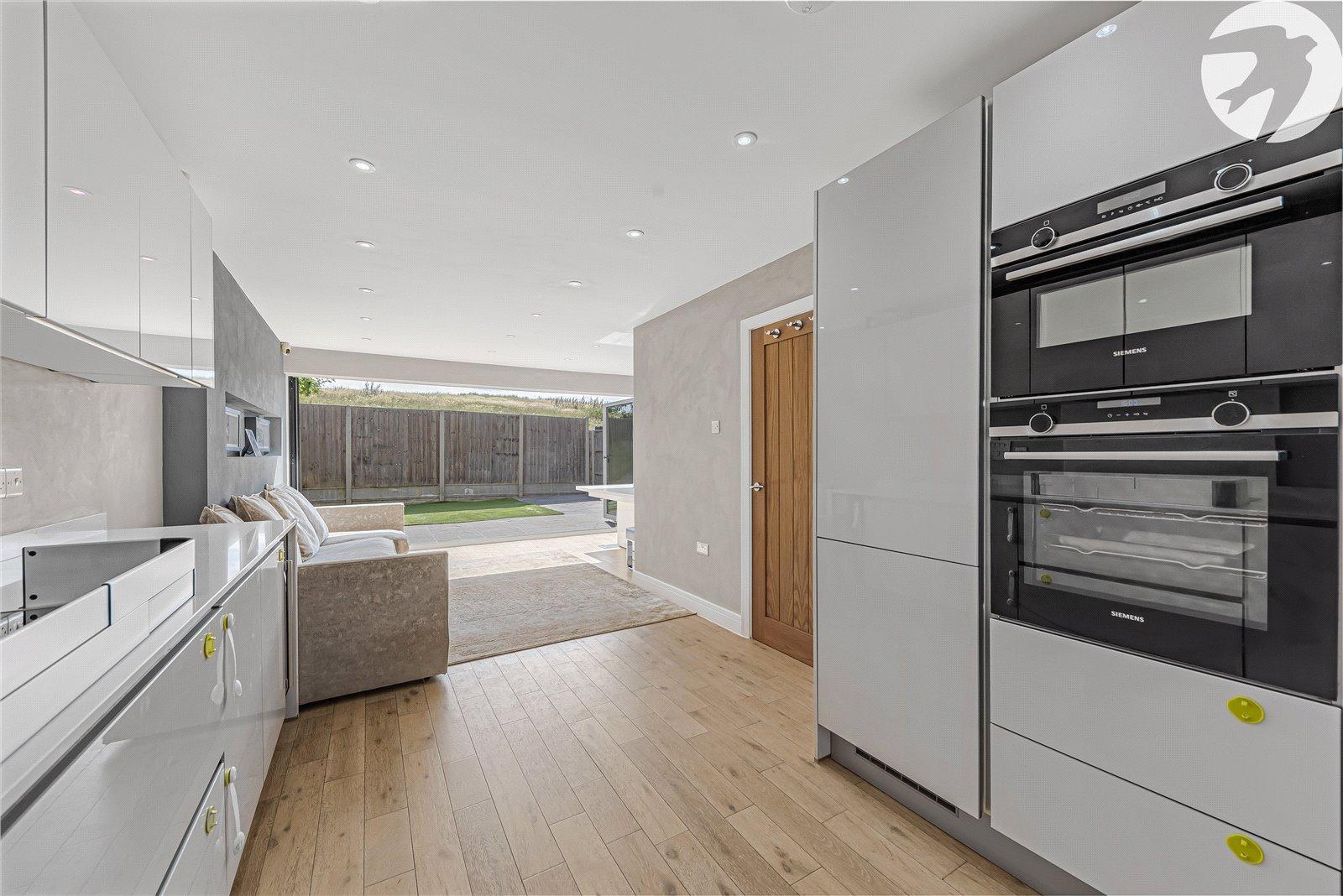 3 bedroom property for sale in Greenhithe | Robinson Jackson