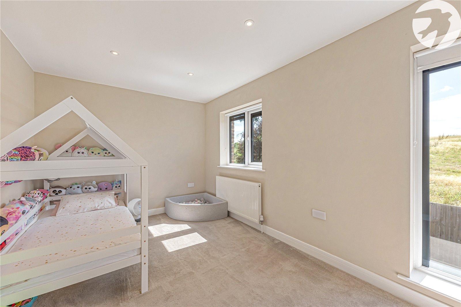 3 bedroom property for sale in Greenhithe | Robinson Jackson