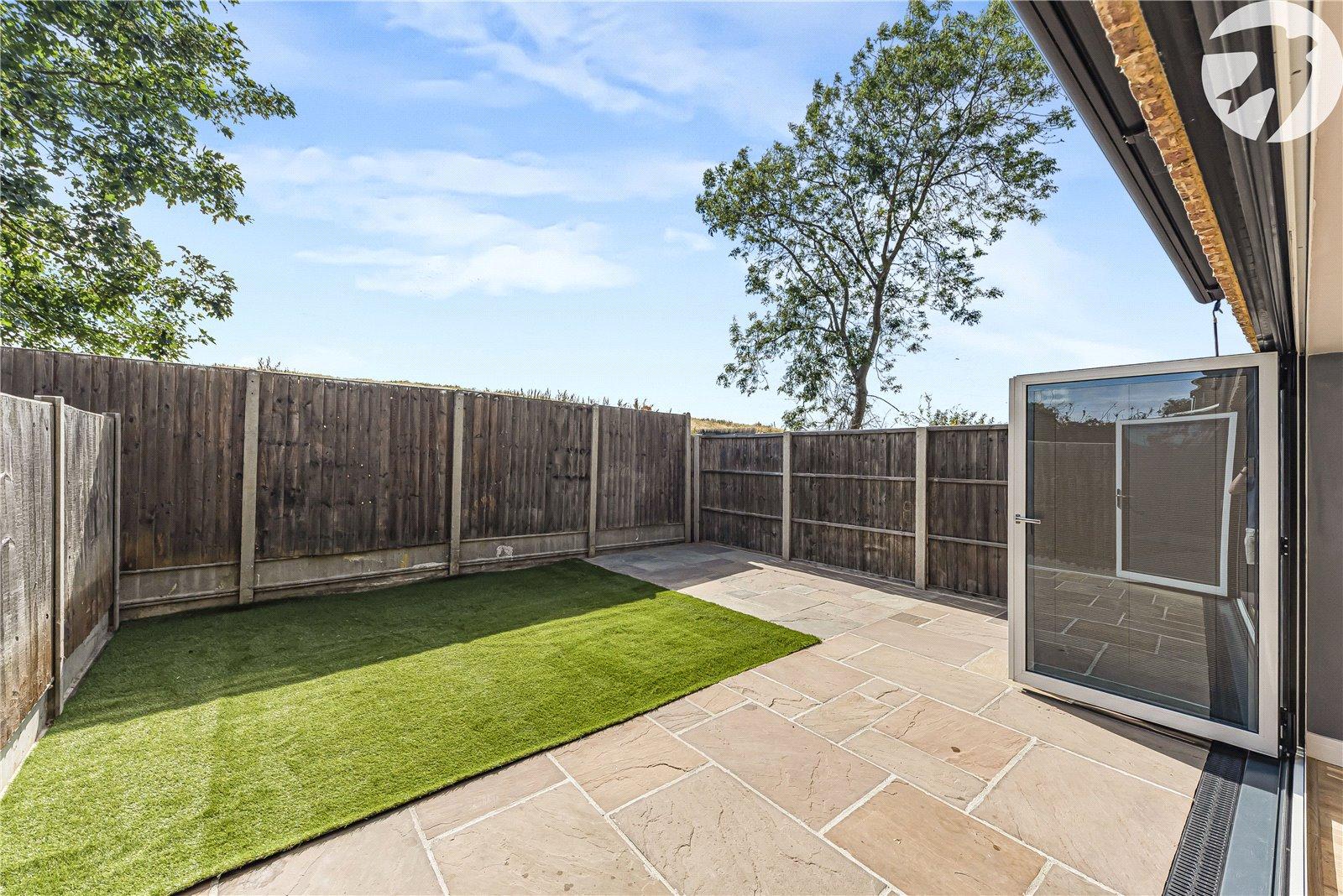 3 bedroom property for sale in Greenhithe | Robinson Jackson