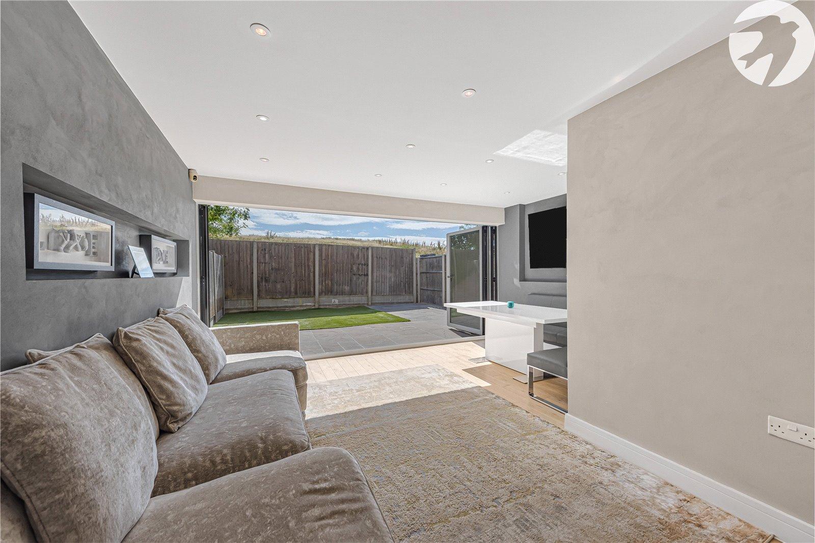 3 bedroom property for sale in Greenhithe | Robinson Jackson