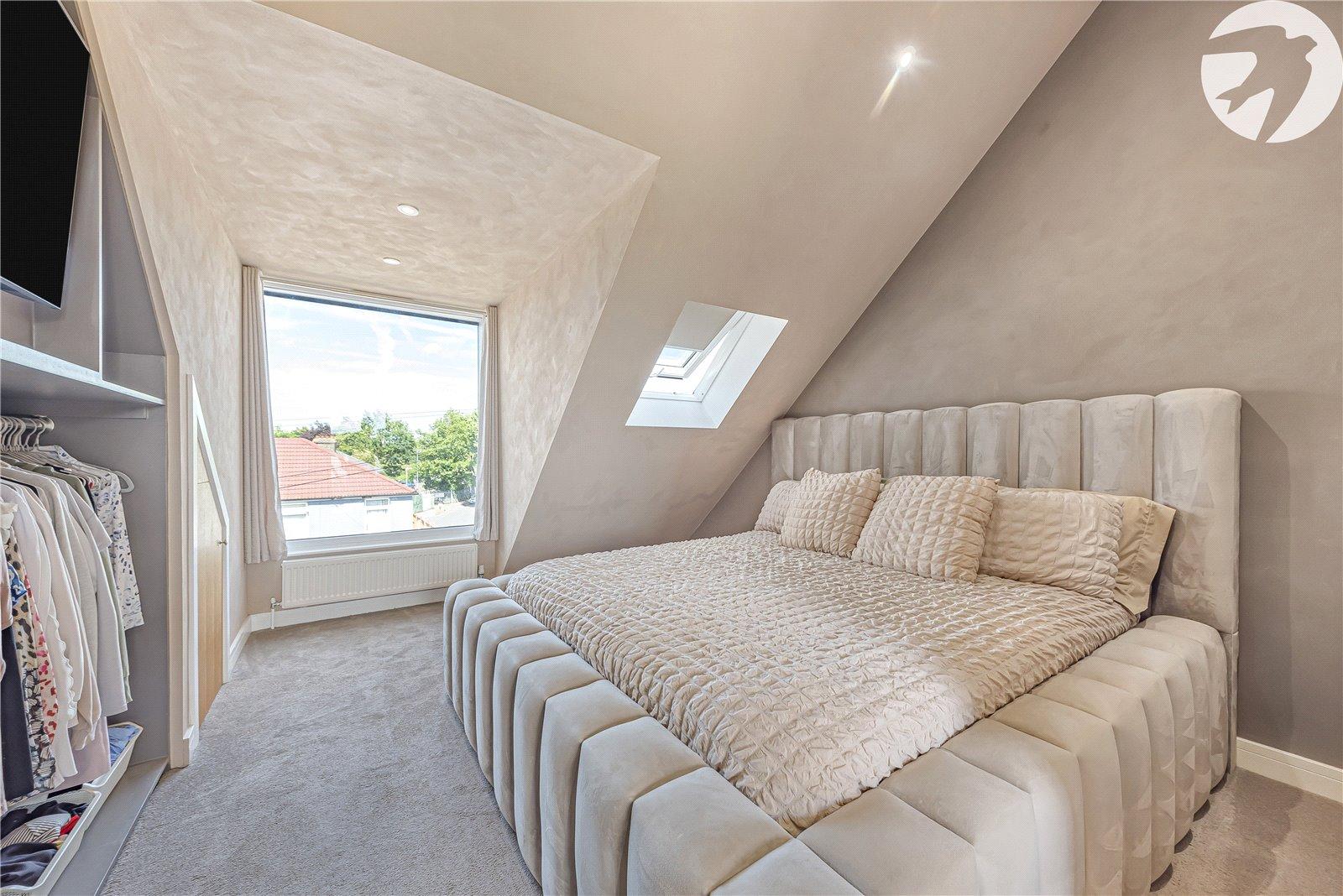 3 bedroom property for sale in Greenhithe | Robinson Jackson