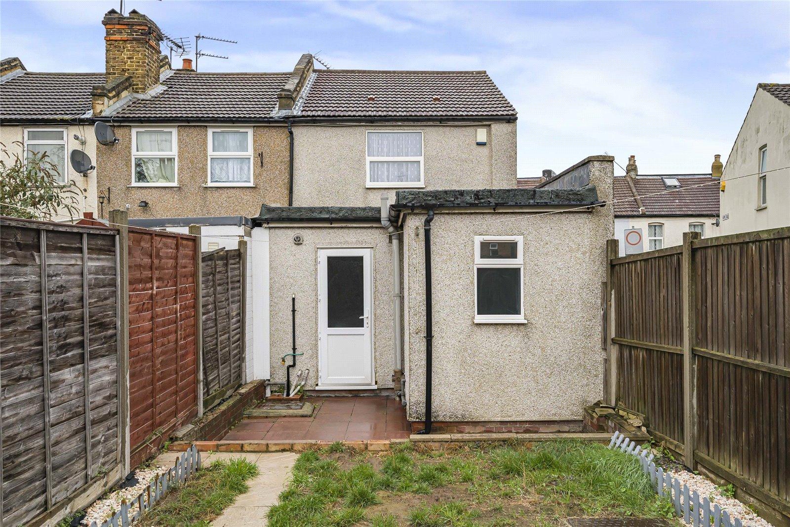 2 bedroom house for sale in Swanscombe | Robinson Jackson