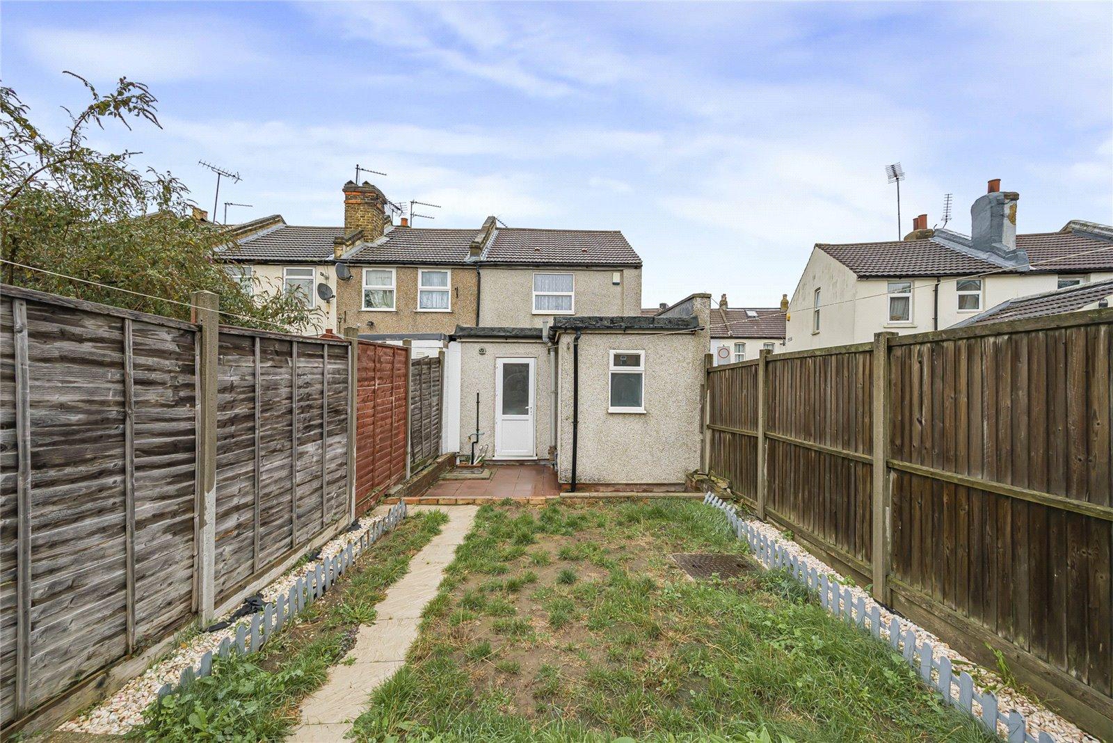 2 bedroom house for sale in Swanscombe | Robinson Jackson