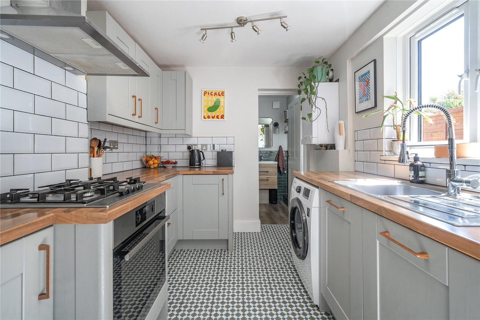 2 bedroom house for sale in London | Robinson Jackson