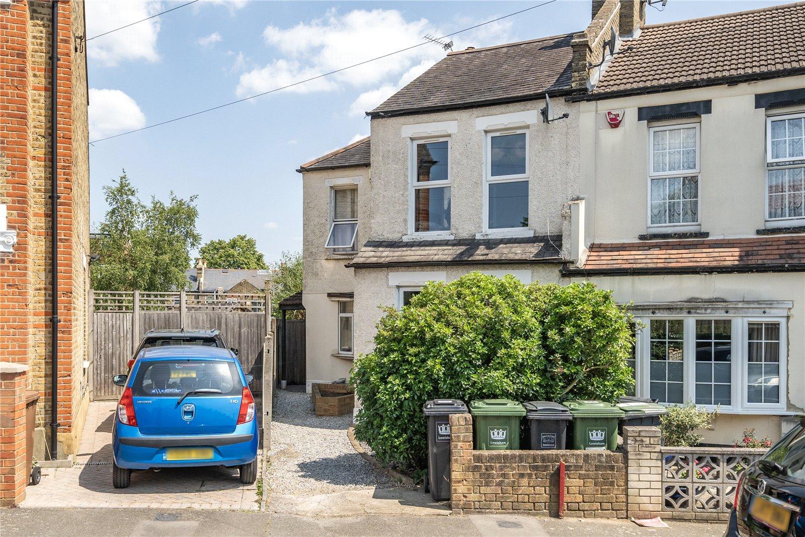 2 bedroom house for sale in London | Robinson Jackson